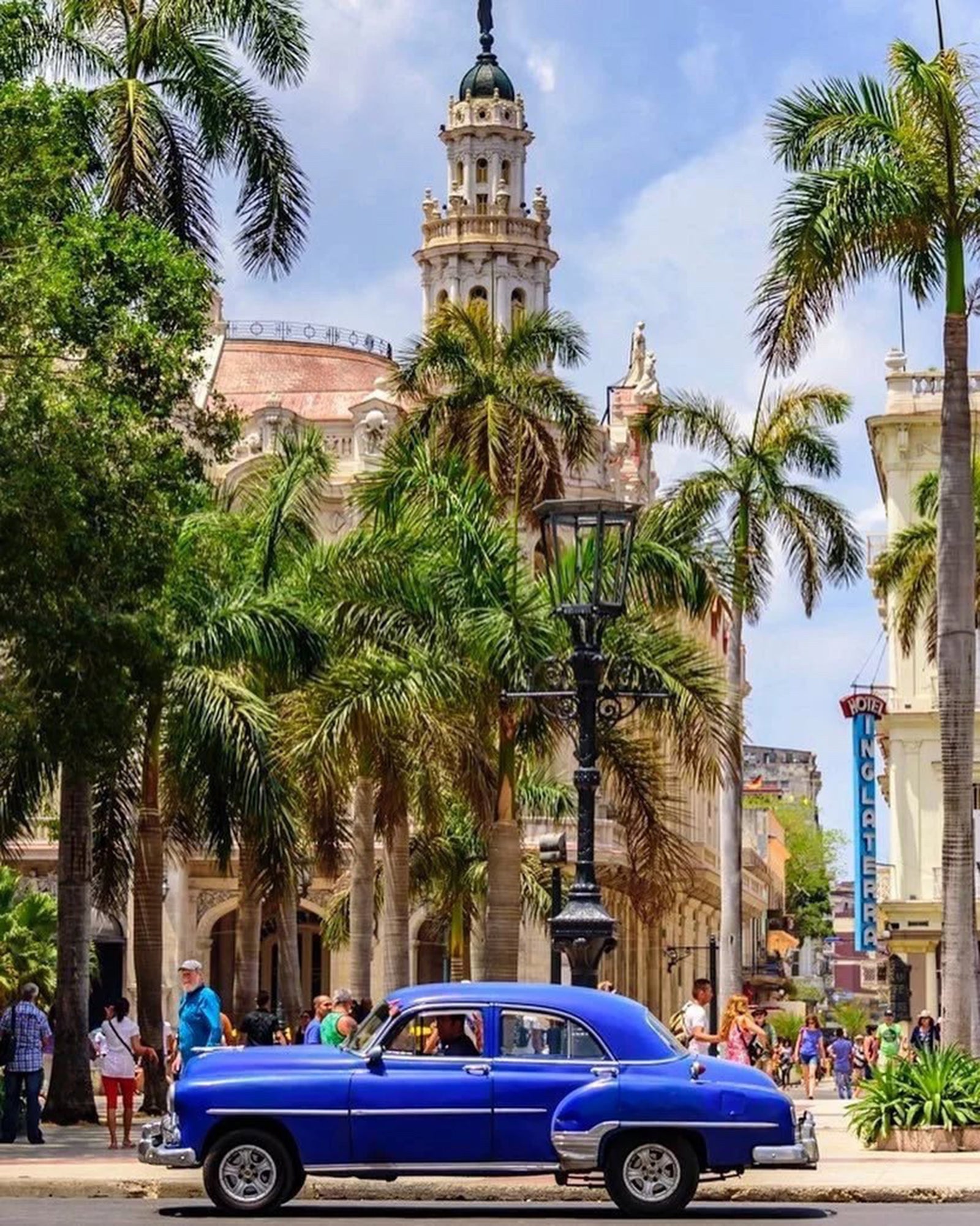 Paint By Numbers - Vibrant Street Scene: Classic Blue Car And A Distinctive Tower - Framed- 40x50cm - Arterium